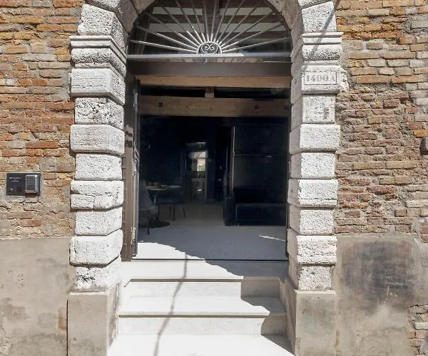 Poli Apartahotel Venecia
