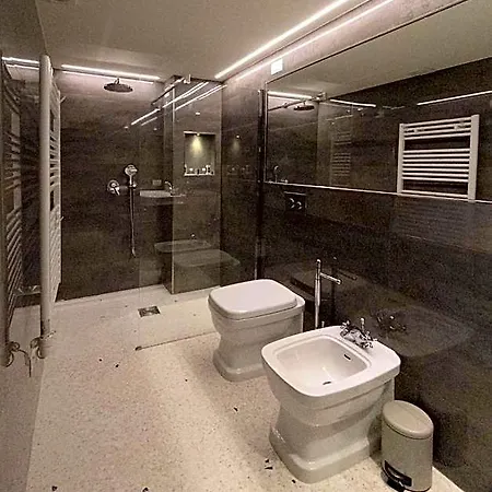 Poli Apartmanhotel Velence