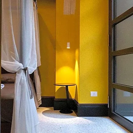 Poli Apartmanhotel Velence